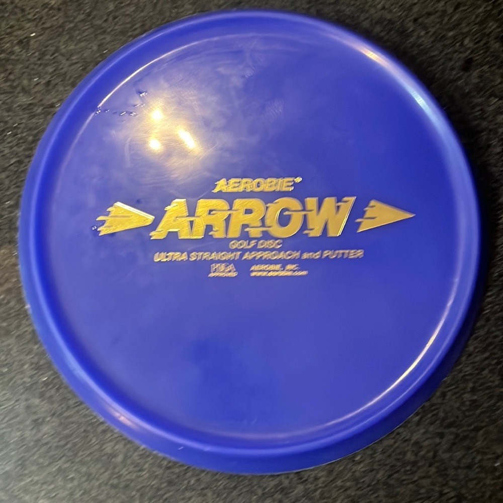 Aerobie Arrow, golf disc ultra, straight approach, and putter